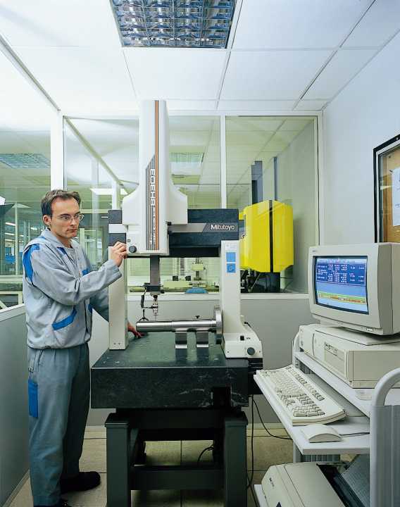 COORDINATE MEASURING MACHINE